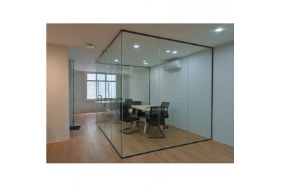 Frameless Tempered Glass Partition