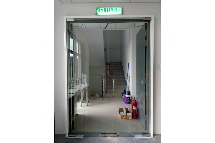 Frameless Tempered Glass Door